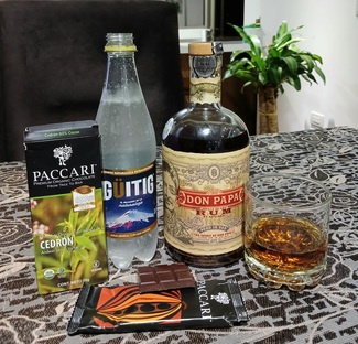 Con un chocolate Paccari 60% de cedrón