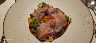 Boletus edulis con tocino, huevo y avellanas (Plato del dia)