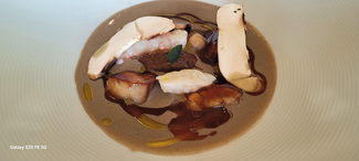 Crema suave de Boletus edulis, boletus edulis y cigalitas del Cap de Creus