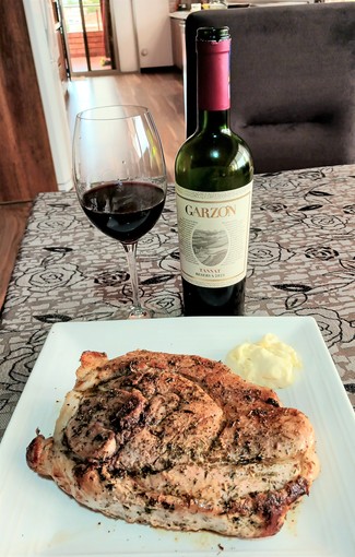 Con un chuletón de cerdo de 800 grs con all-i-oli
