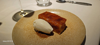 Torrija con helado de yogurt