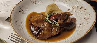 Espalda de cordero cocinado a baja temperatura con parmentier trufada
