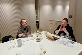 Gran éxito de los vinos de Valdeorras en la cata de Beth Willard para el informe “Galicia 2026, Top 100” de Tim Atkin