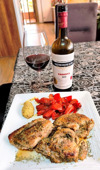 Con unos muslos de pavo al tomillo con mostaza y pimiento rojo.