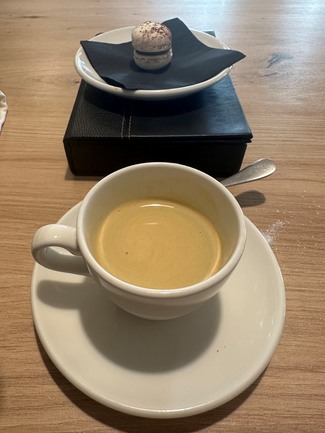 café petit four