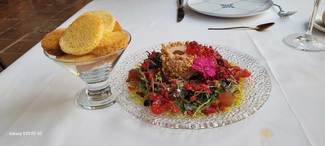 1/2 racion de Crocant de foie del Ampurdan con membrillo y frambuesas i " brioix"