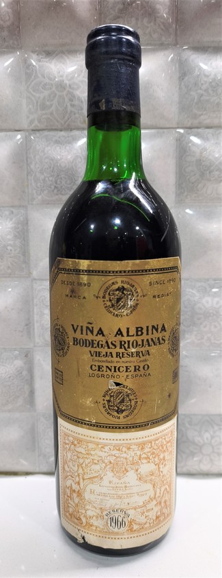 Buen aspecto, nivel de líquido aceptable.