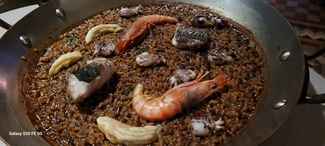 Paella con sofrito del Empordà y lo que el mar nos ofrece, que por ahora no es poco.