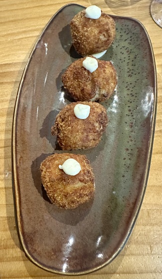 Croquetas de conejo al ajo cabañil