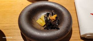 Trompetas de la muerte encurtidas, Calçots y Te ahumado.