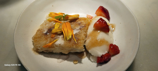 Torrija con fresitas silvestres