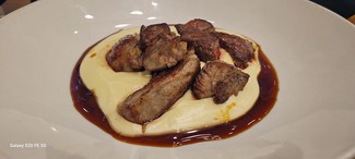 Tiras de ternera con parmentier y demi-glace