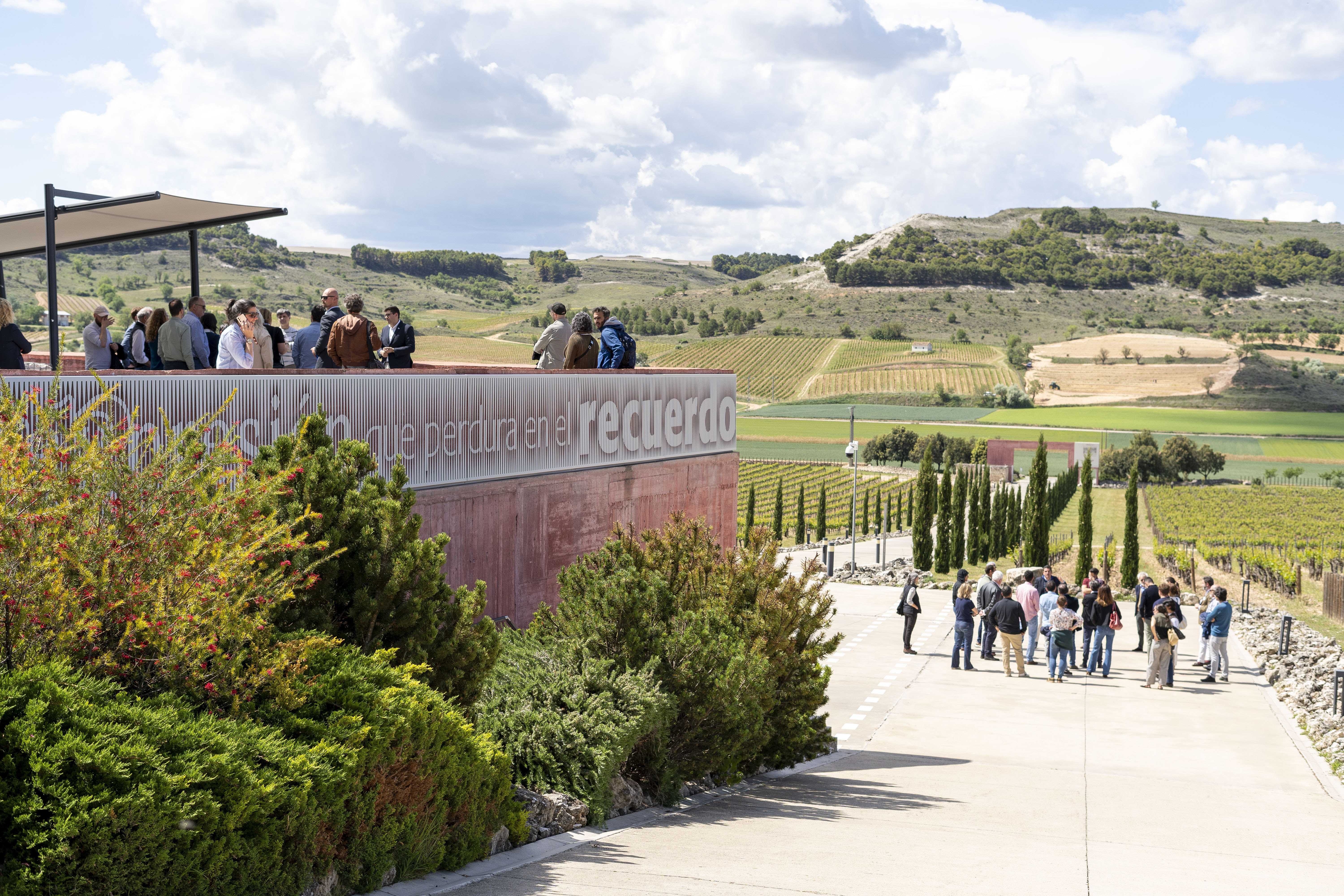 Alma Carraovejas acoge a la comunidad internacional del vino en una jornada del X congreso IVES
