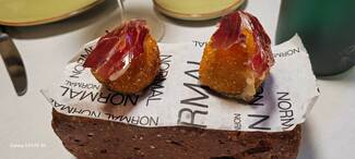 Croquetas de leche cruda de oveja Mas Mercé con jamón .