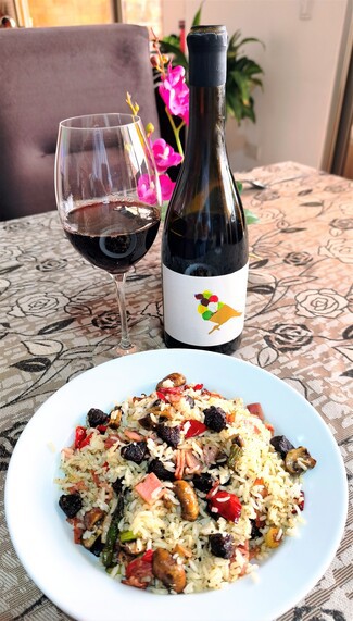 Con un arrocito con morcilla, bacon y setas.