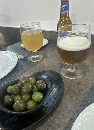 bebidas y aperitivo