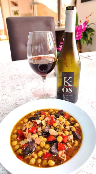 Con unos garbanzos con morcilla