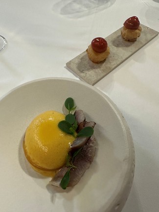 lecha y profiteroles