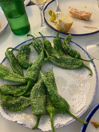 Excelentes pimientos verdes, no picó ninguno.