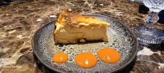 Tarta de queso Stilton con coulis de guayaba