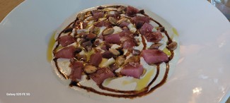 Atun rojo, ajo blanco, mojama, almendras fritas con miel de palma