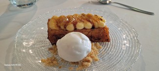 Torrija caramelizada, crema y helado de vainilla
