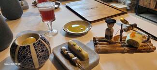 Coctel de zumo de granada y vermut del Somontano, aceituna aliñada al estilo de la abuela, ajoblanco de pistacho, brocheta de sardina en salazón y calabacín, trucha del Cinca y sus huevas .