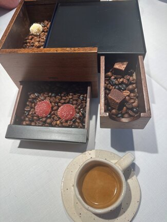 café y petits fours