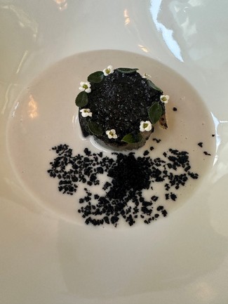 esturión en plato