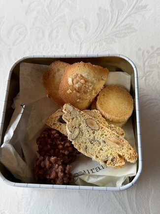 Petit fours