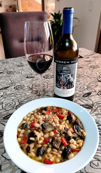 Con unas alubias blancas con morcilla y portobellos