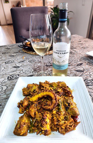 Con el maravilloso arroz de pulpo y alcachofas