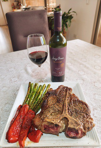 Con un porterhouse al tomillo con trigueros y pimientos