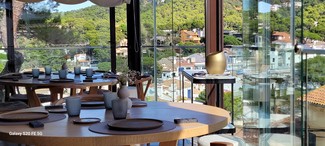 Vista parcial de la sala desde nuestra mesa