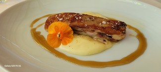 Menu-Cochinillo ibérico confitado con vino rancio y parmentier de patata.